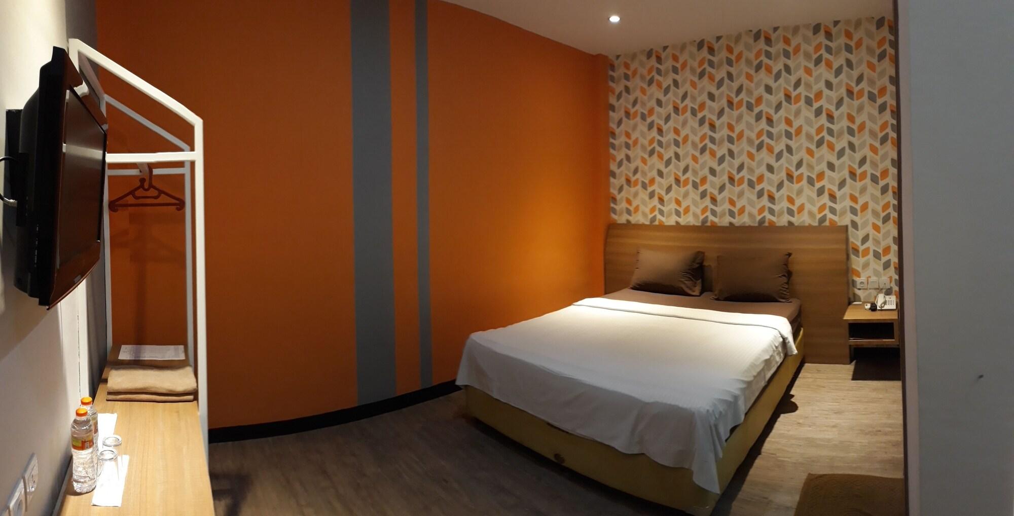 Kama Hotel Medan Exterior photo