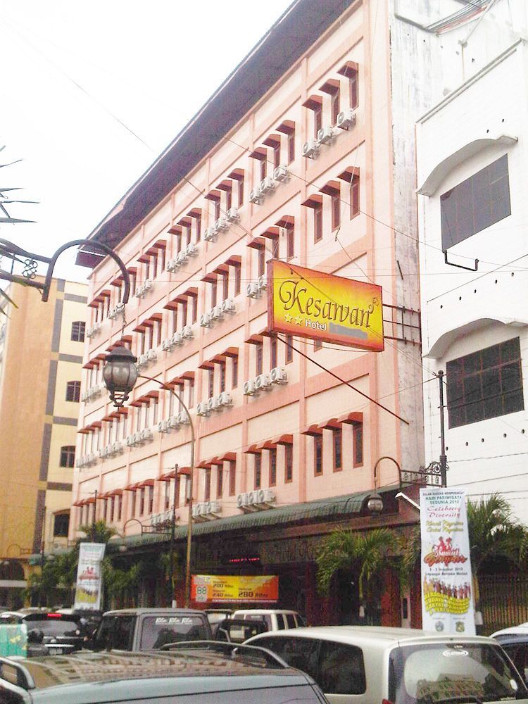 Kama Hotel Medan Exterior photo
