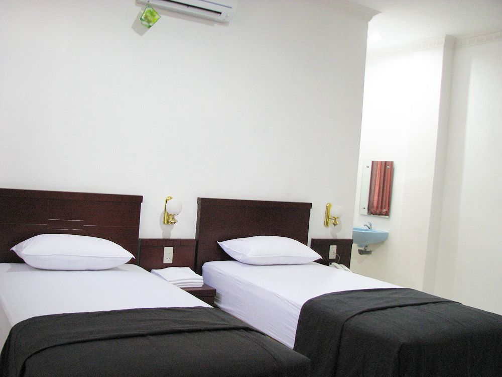 Kama Hotel Medan Exterior photo