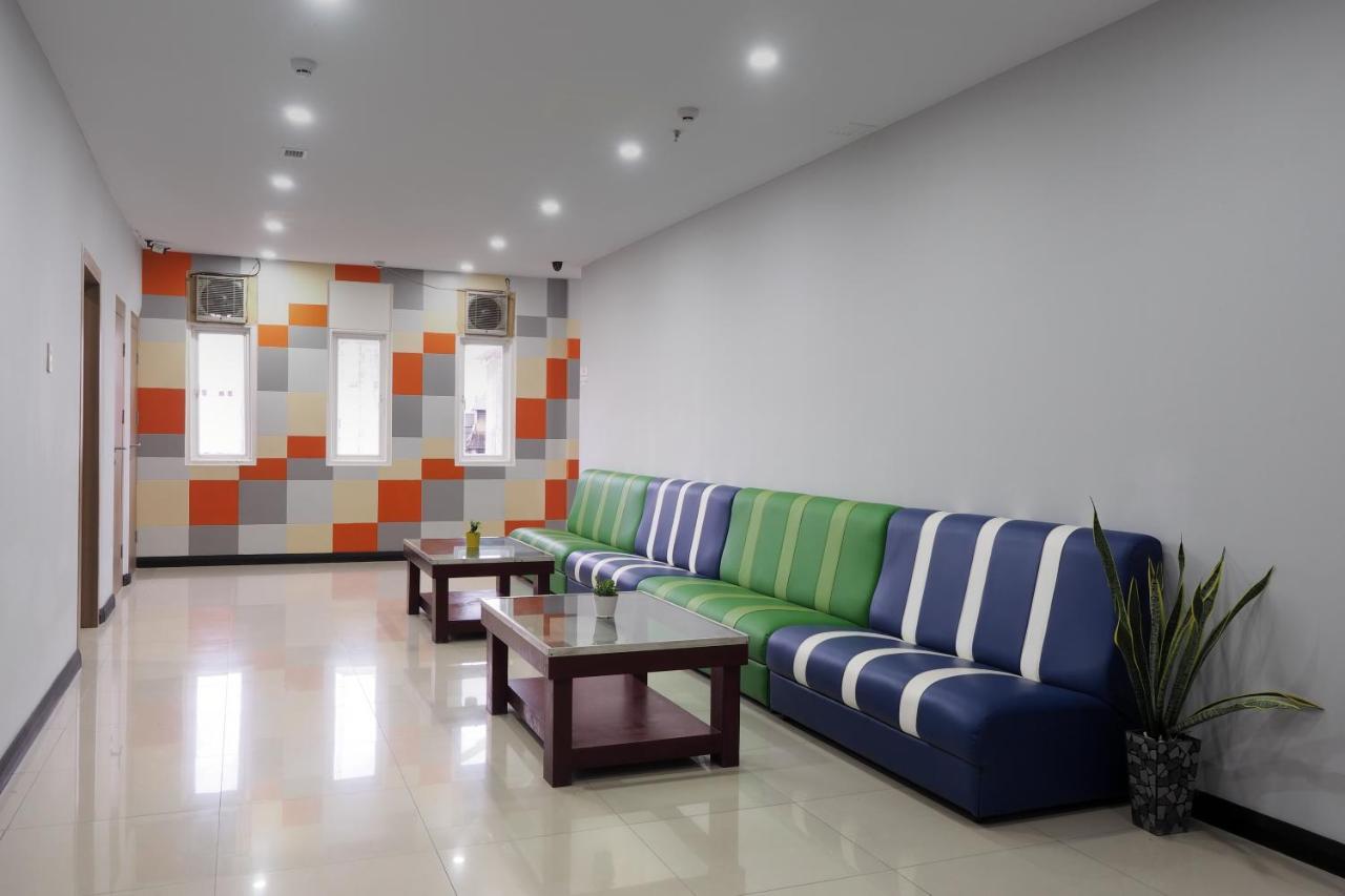 Kama Hotel Medan Exterior photo