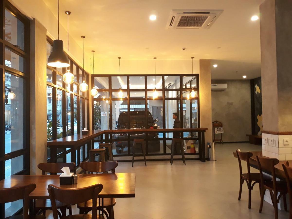Kama Hotel Medan Exterior photo