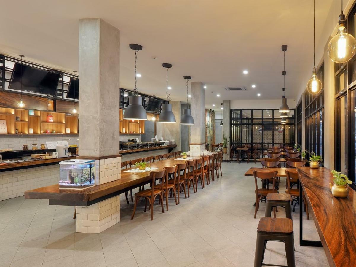 Kama Hotel Medan Exterior photo