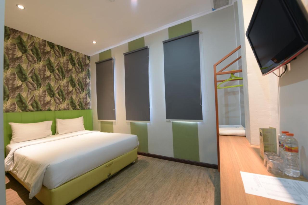 Kama Hotel Medan Exterior photo