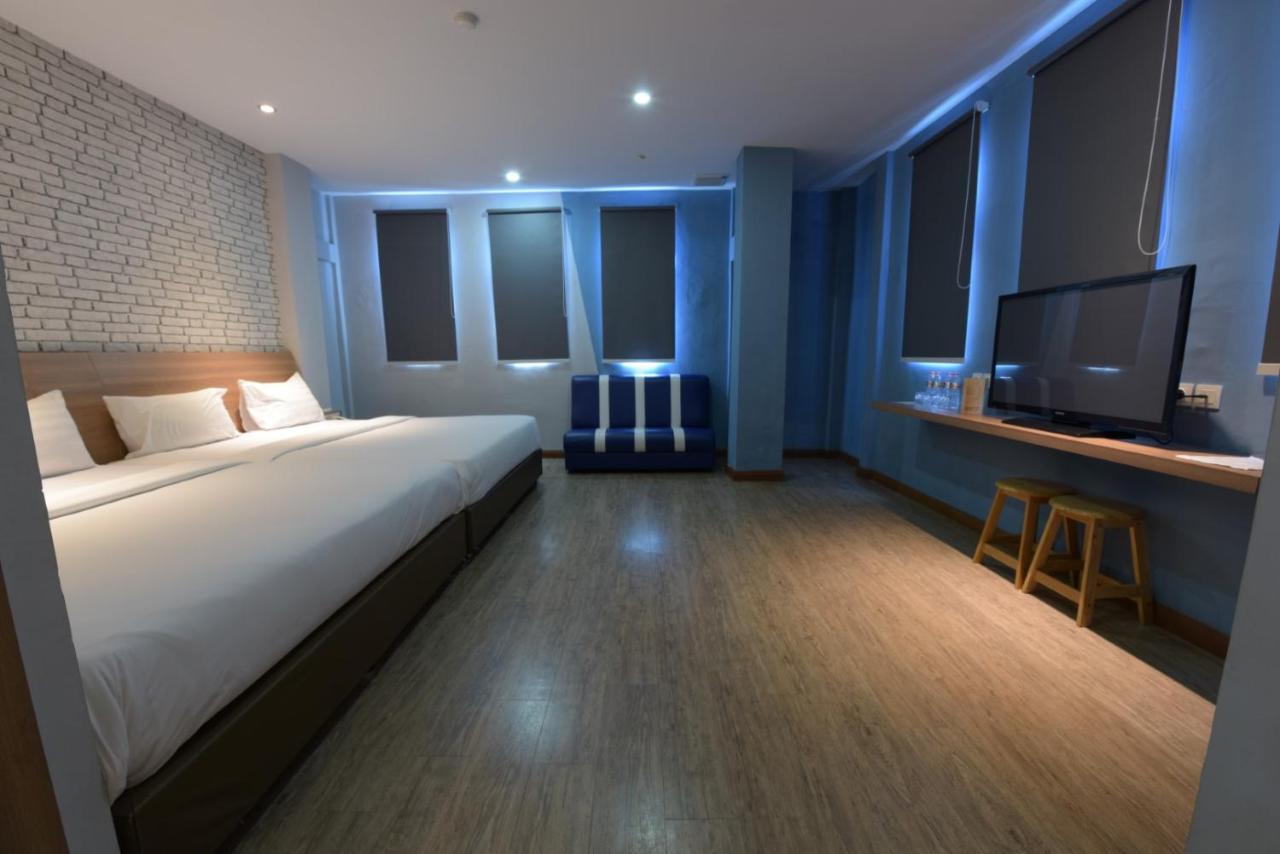 Kama Hotel Medan Exterior photo