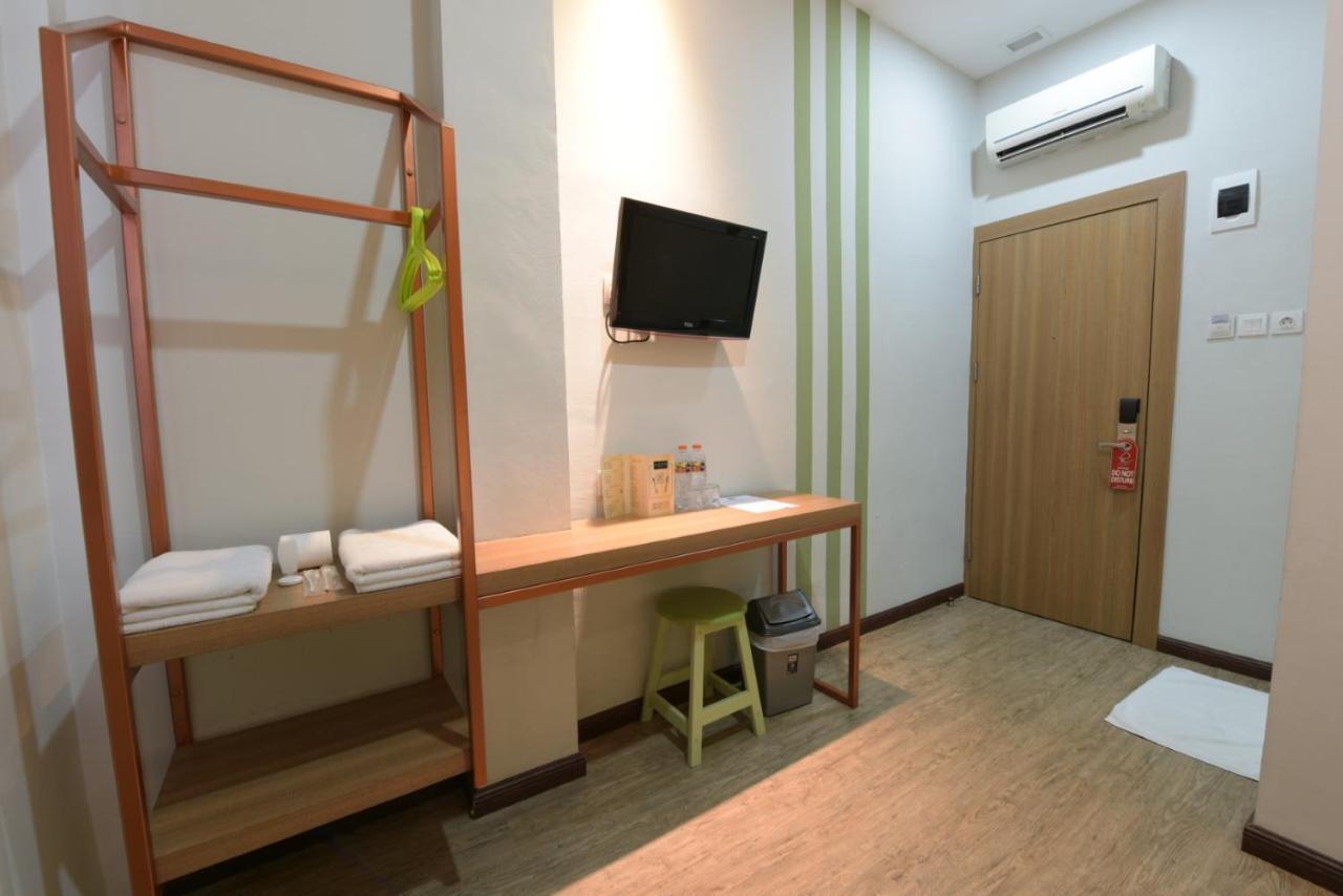 Kama Hotel Medan Exterior photo