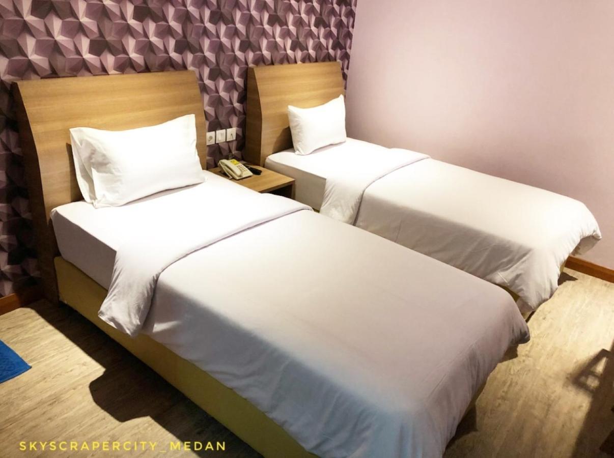 Kama Hotel Medan Exterior photo
